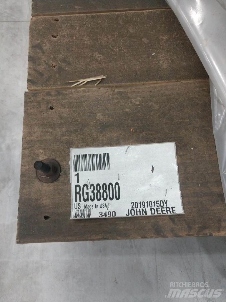 John Deere 6135 Motorok
