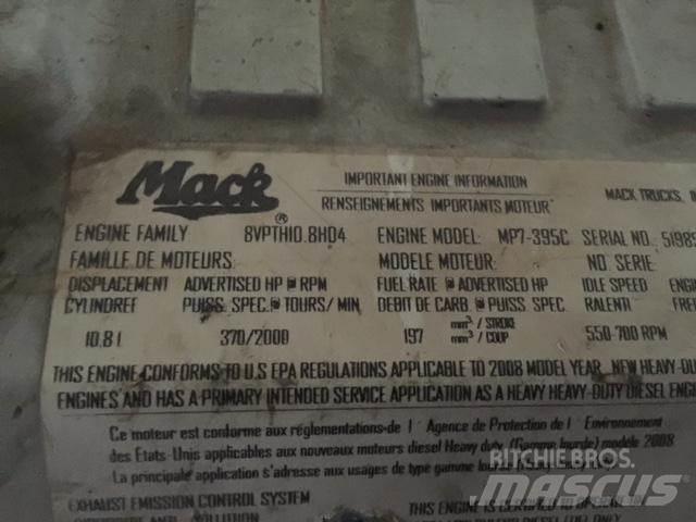 Mack MP7 Motorok