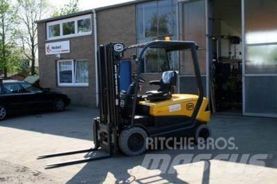 OM XE 30 ac Elektromos targoncák
