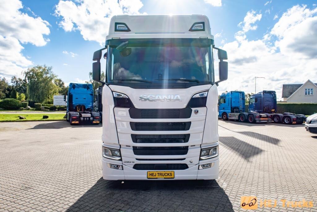 Scania S590 A6x2/4NB Nyergesvontatók
