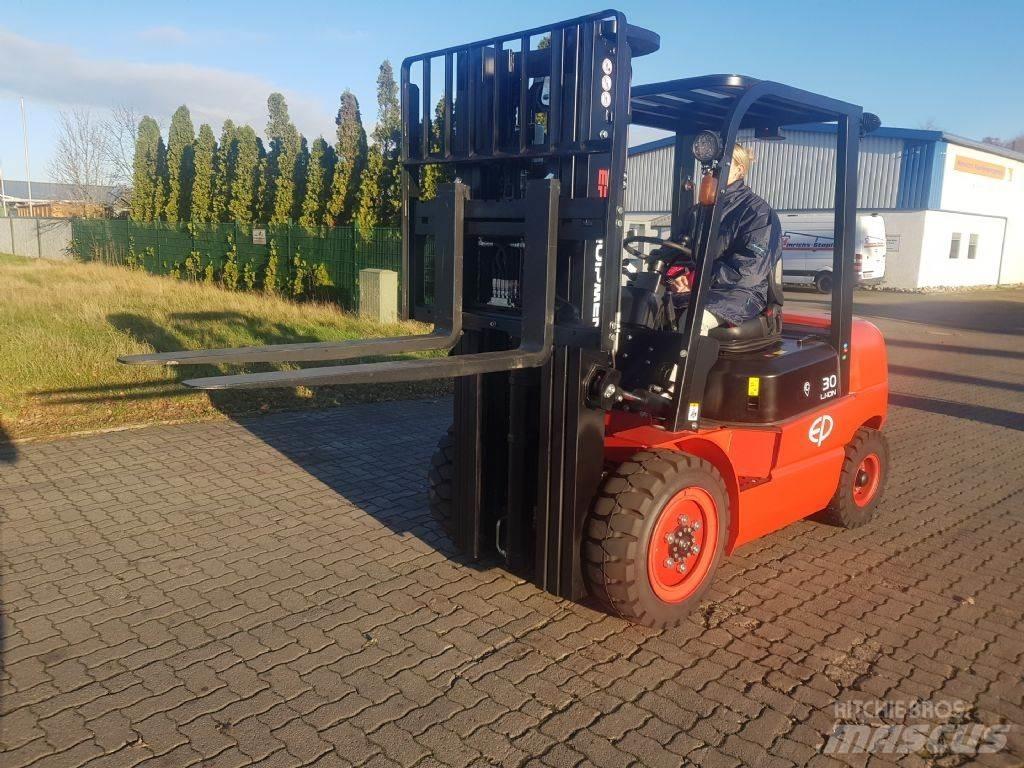 EP EFL302 Elektromos targoncák