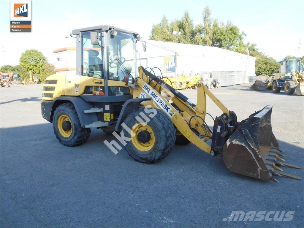 Yanmar V 80 Gumikerekes homlokrakodók