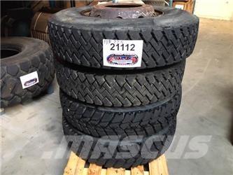  11xR22.5 dæk på fælg - 4 stk Gumiabroncsok, kerekek és felnik