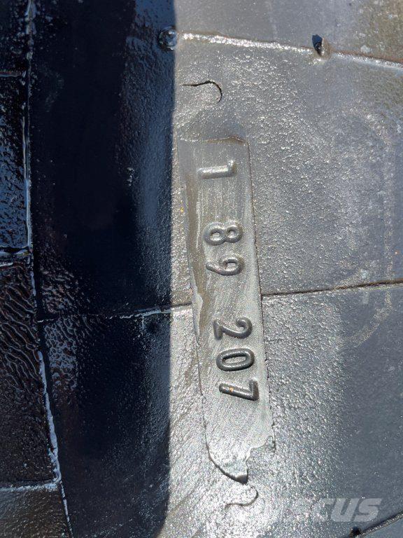  13.00-18 dæk 340-45 - 7 stk. Gumiabroncsok, kerekek és felnik