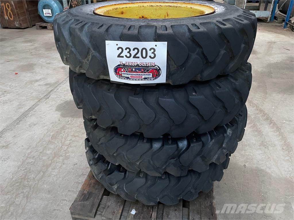  8.25-20 dæk på fælg - 4 stk. Gumiabroncsok, kerekek és felnik