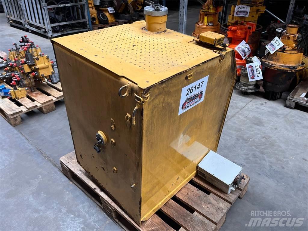 CAT 323D brændstoftank Egyéb alkatrészek