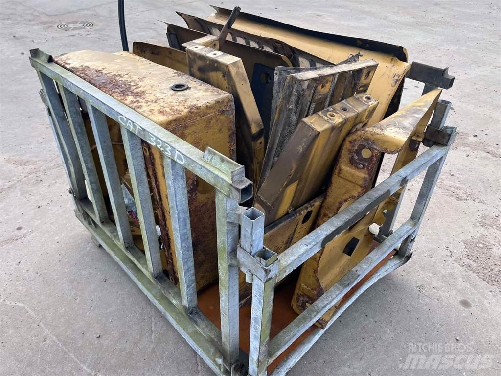 CAT 323D Skærme Egyéb alkatrészek