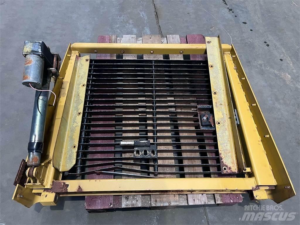 CAT 962GII Kølergrill Egyéb alkatrészek