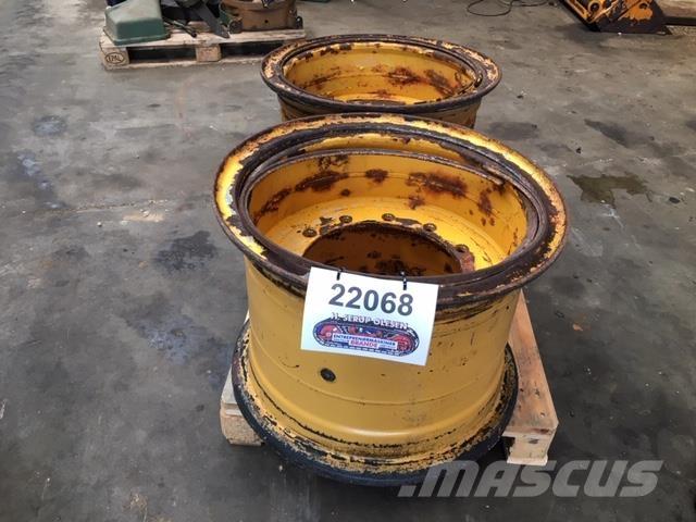  Fælge ex. Volvo L90B - 2 stk. Gumiabroncsok, kerekek és felnik