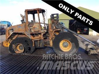 JCB 427 HT Agri til ophug Gumikerekes homlokrakodók