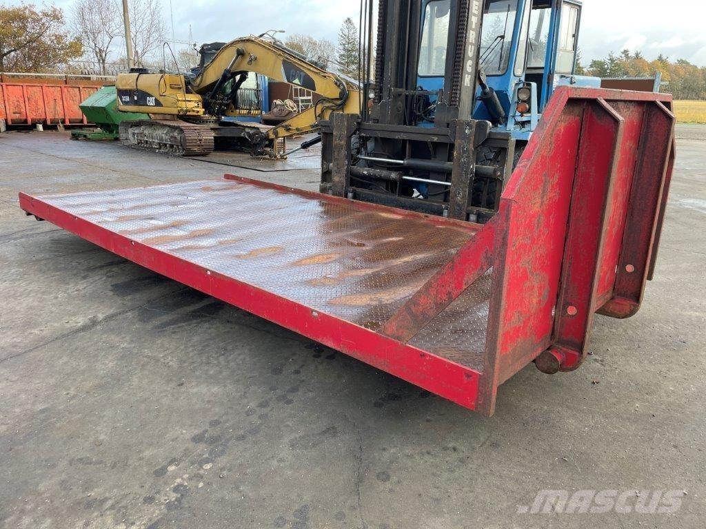  Maskintrailer med wirehejs Mélybölcsős félpótkocsik