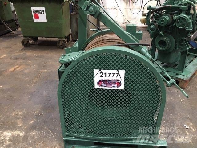  Spil, hydraulisk Emelők, csörlők és anyagfelvonók