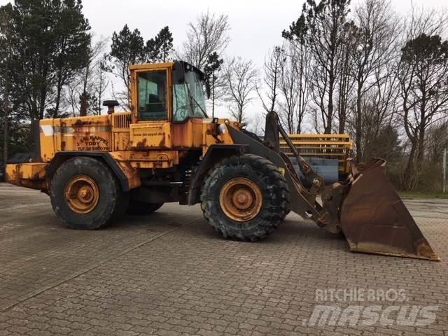 Volvo L120C til ophug Gumikerekes homlokrakodók