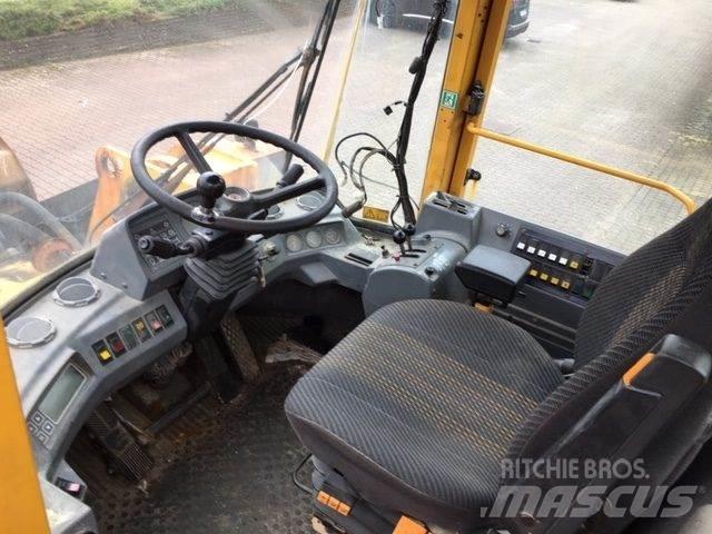 Volvo L120C til ophug Gumikerekes homlokrakodók
