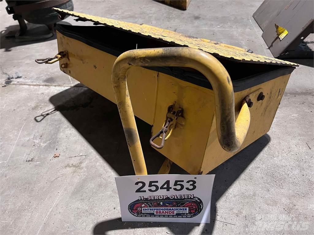 Volvo L120F værktøjskasse Egyéb alkatrészek