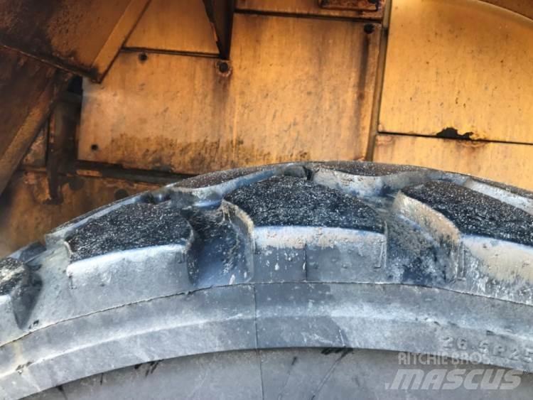 Volvo L180E til ophug Gumikerekes homlokrakodók