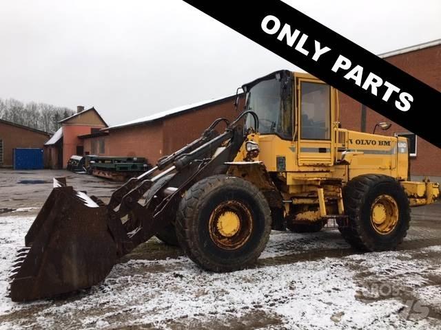 Volvo L90B til ophug Gumikerekes homlokrakodók