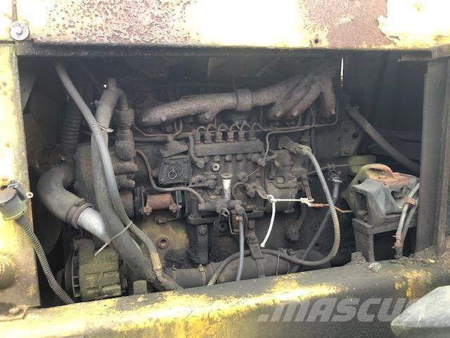 Volvo LM1240 til ophug Gumikerekes homlokrakodók