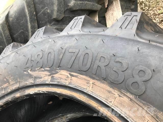  Rear Tyres Gumiabroncsok, kerekek és felnik