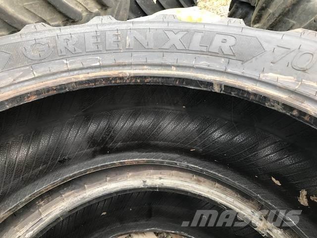  Rear Tyres Gumiabroncsok, kerekek és felnik
