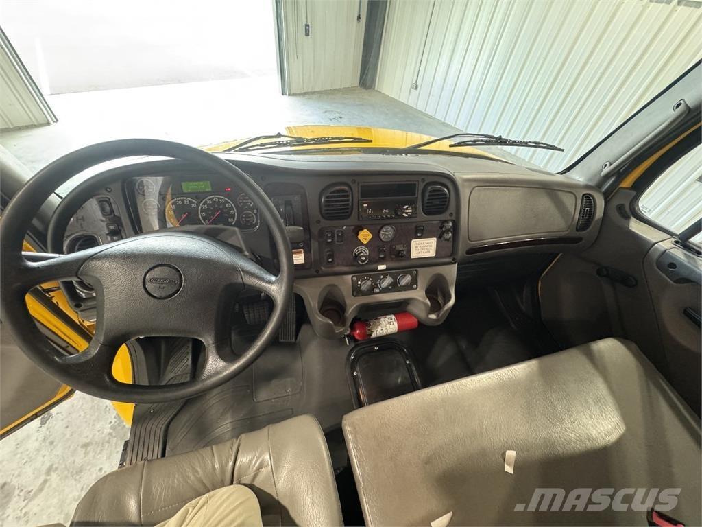 Freightliner M2 Dobozos teherautók