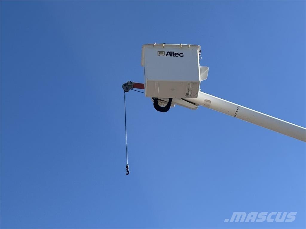 Freightliner M2 Teherautóra szerelt emelők és állványok