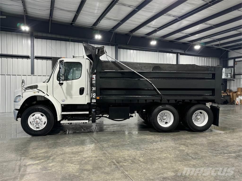 Freightliner M2 106 Billenő teherautók
