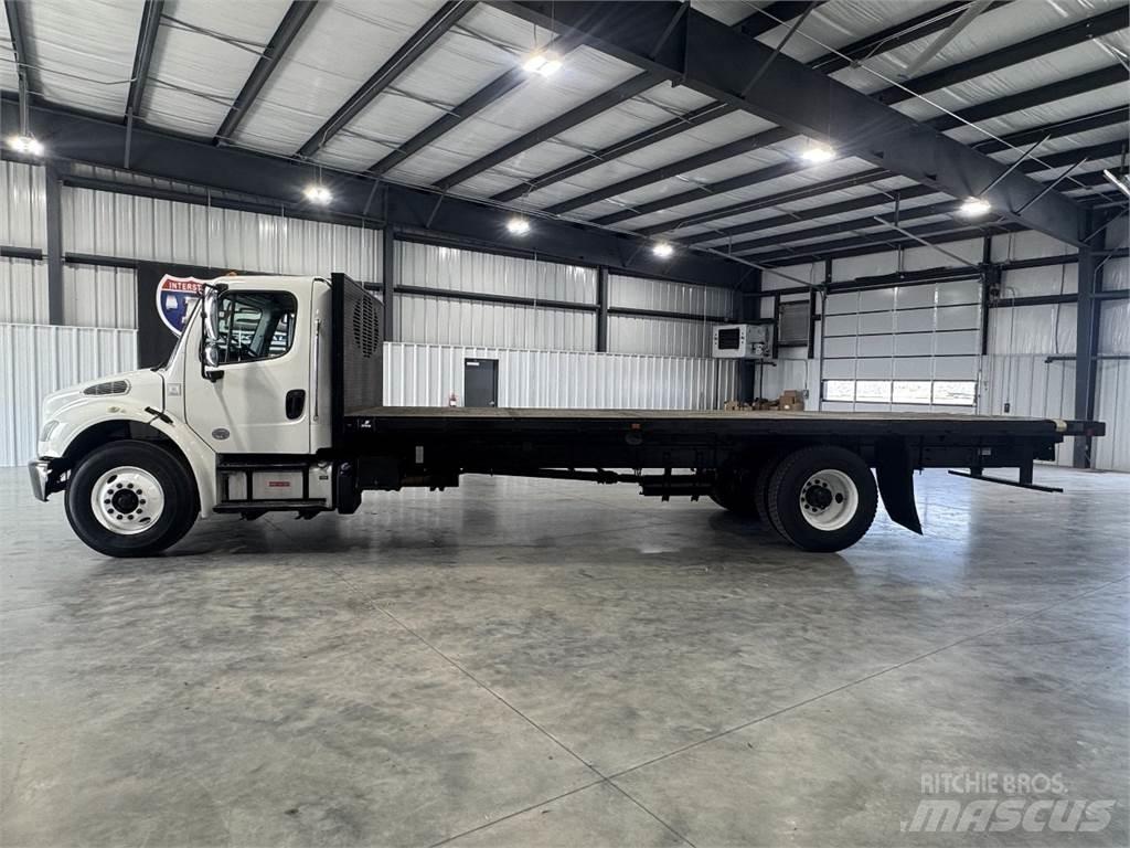 Freightliner M2 106 Platós / Ponyvás teherautók