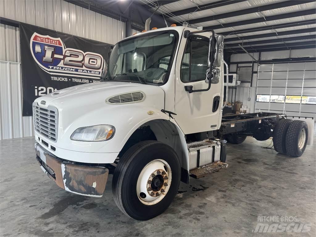 Freightliner M2 106 Fülkés alváz