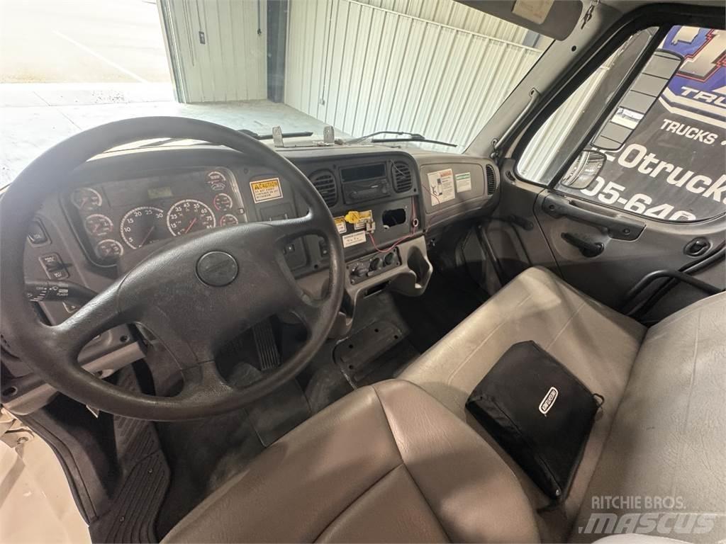 Freightliner M2 106 Fülkés alváz