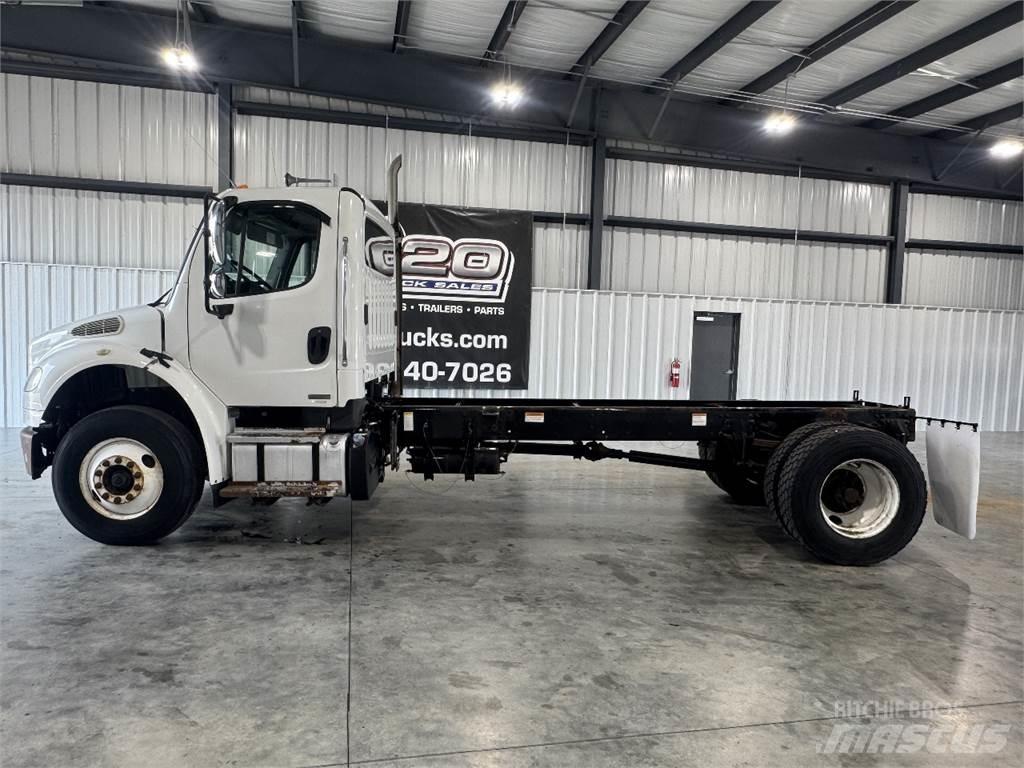 Freightliner M2 106 Fülkés alváz