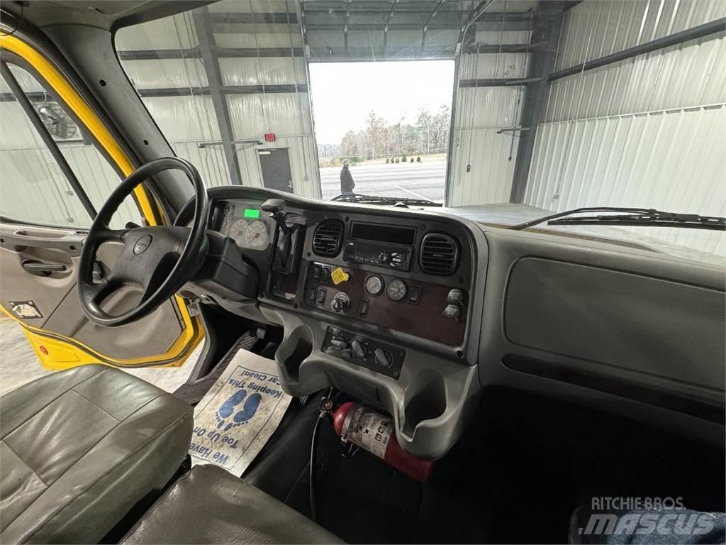 Freightliner M2106 Dobozos teherautók