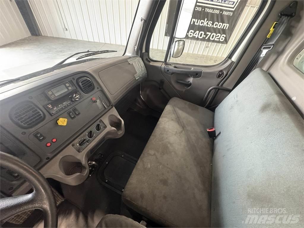 Freightliner M2106 Dobozos teherautók