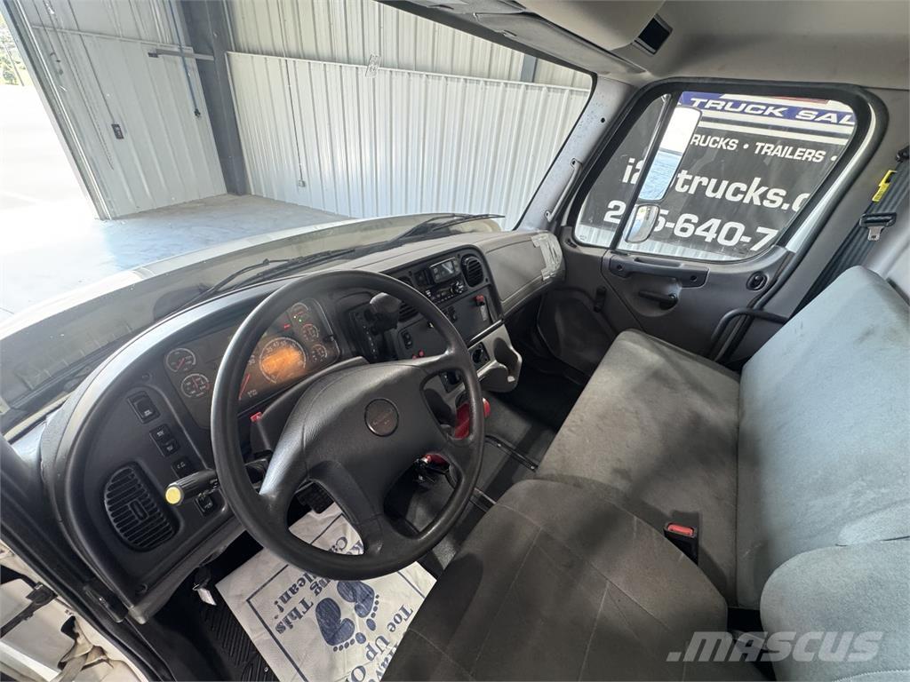 Freightliner M2106 Dobozos teherautók