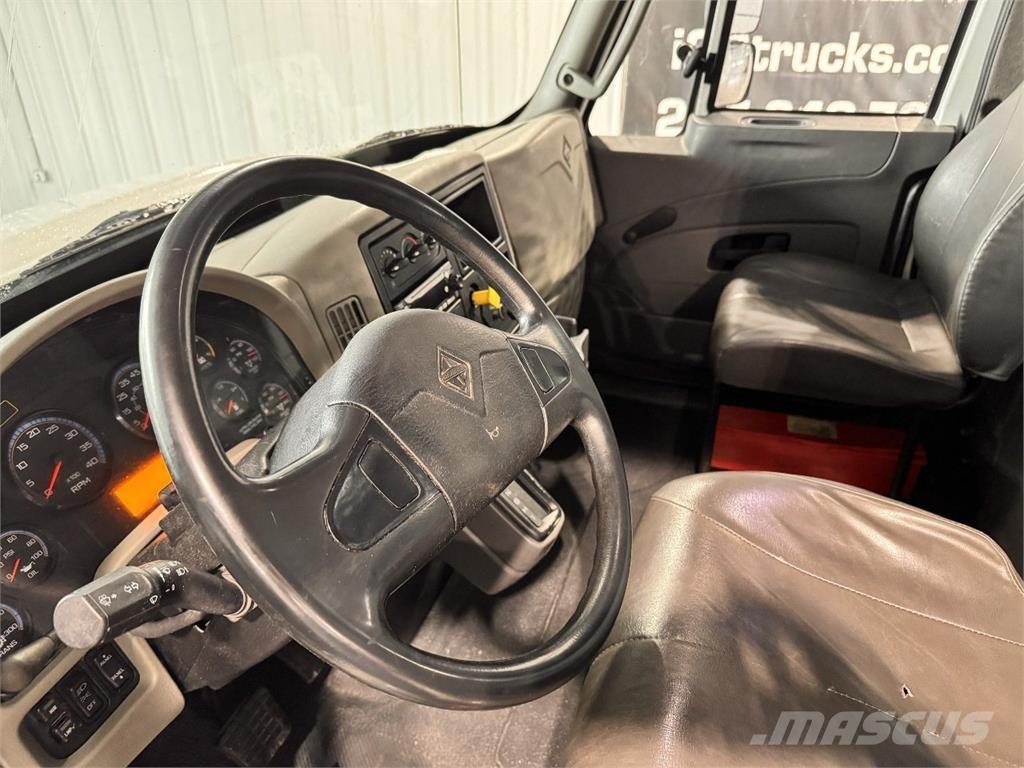 International 4300 Platós / Ponyvás teherautók