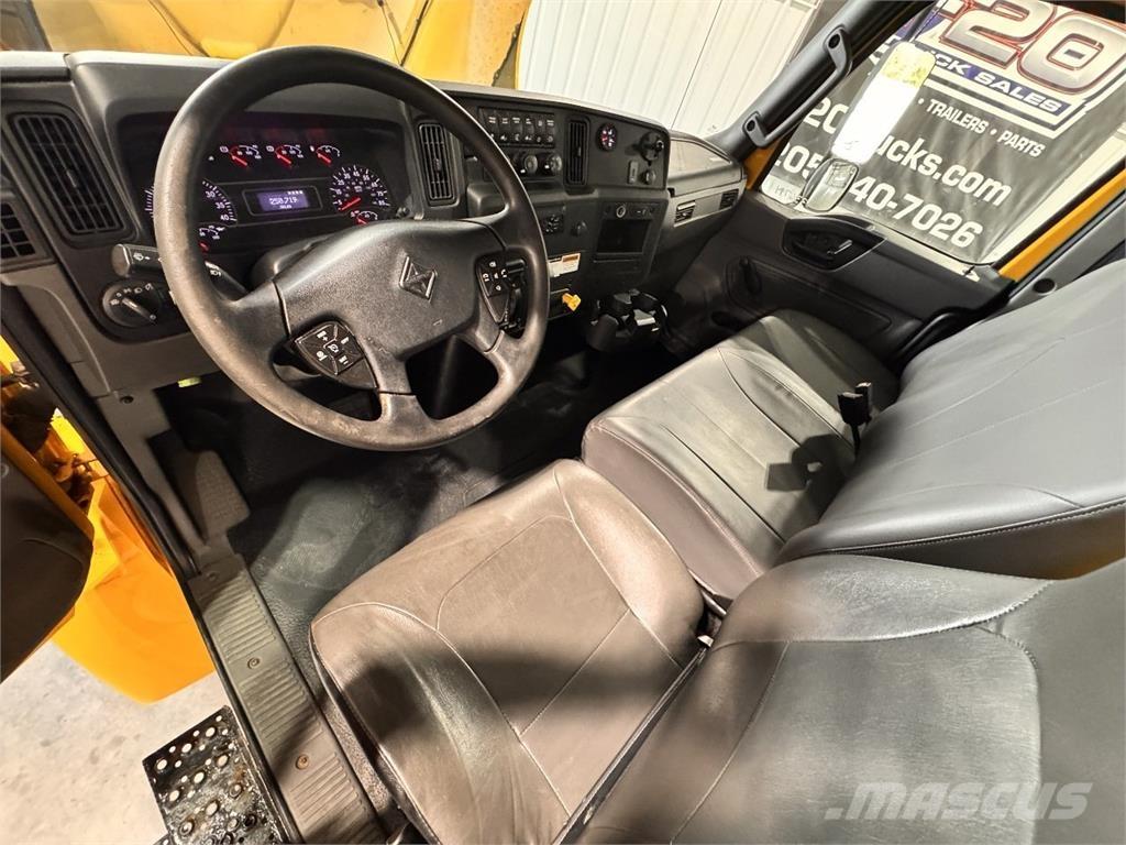 International MV607 Dobozos teherautók