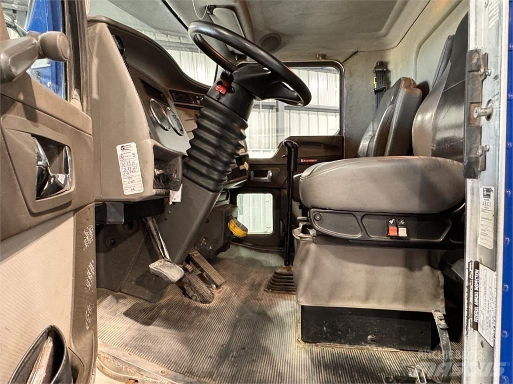 Kenworth T370 Platós / Ponyvás teherautók