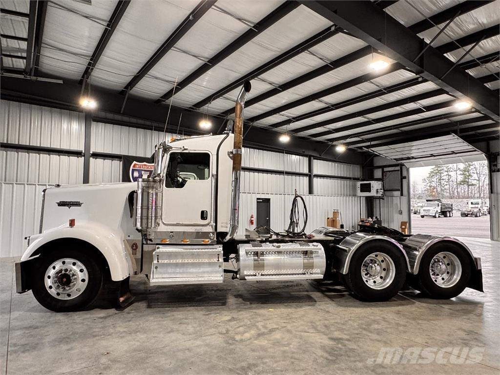 Kenworth W900L Nyergesvontatók