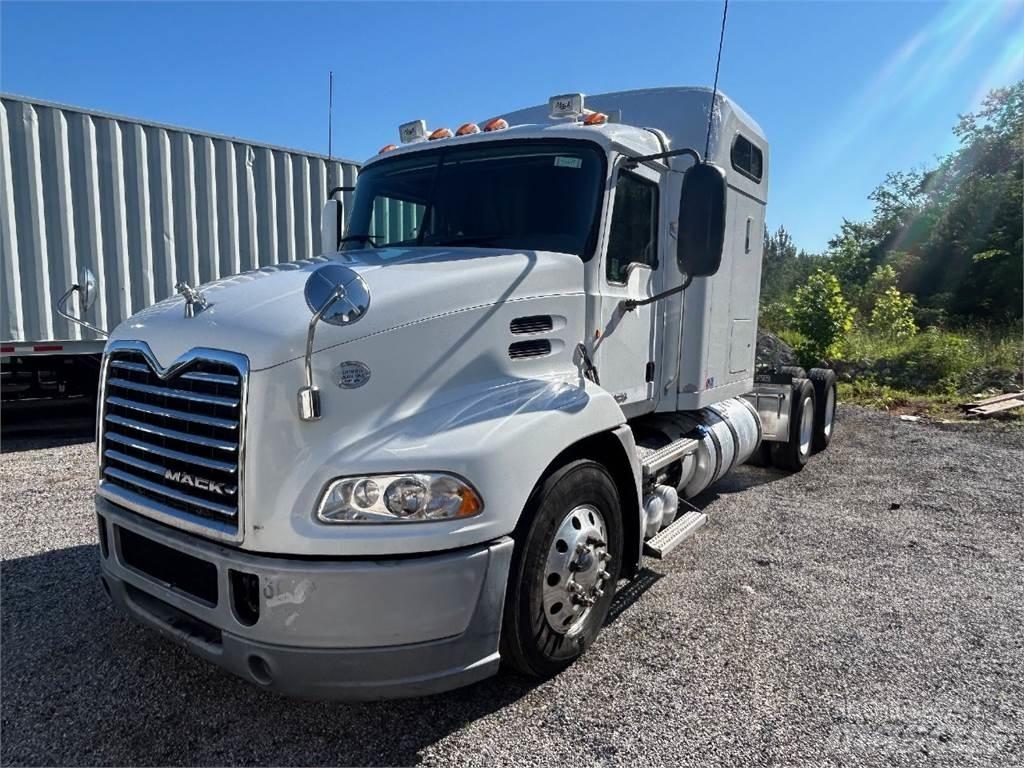 Mack CXU613 Nyergesvontatók