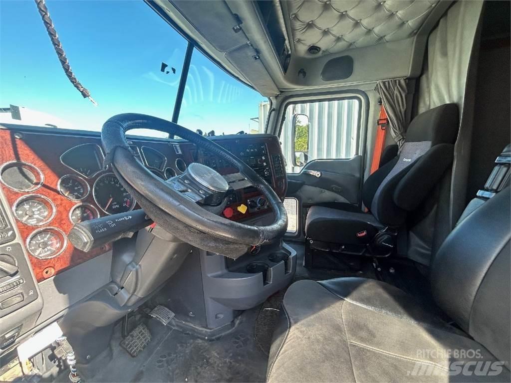 Mack CXU613 Nyergesvontatók