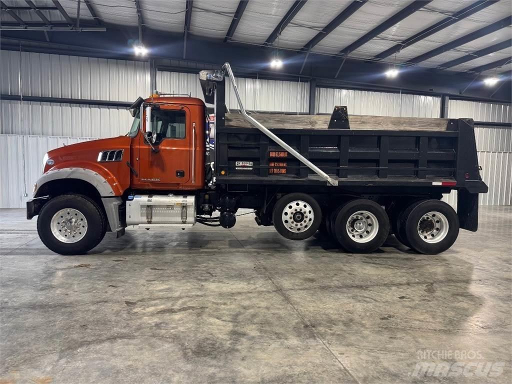 Mack GU433 Billenő teherautók