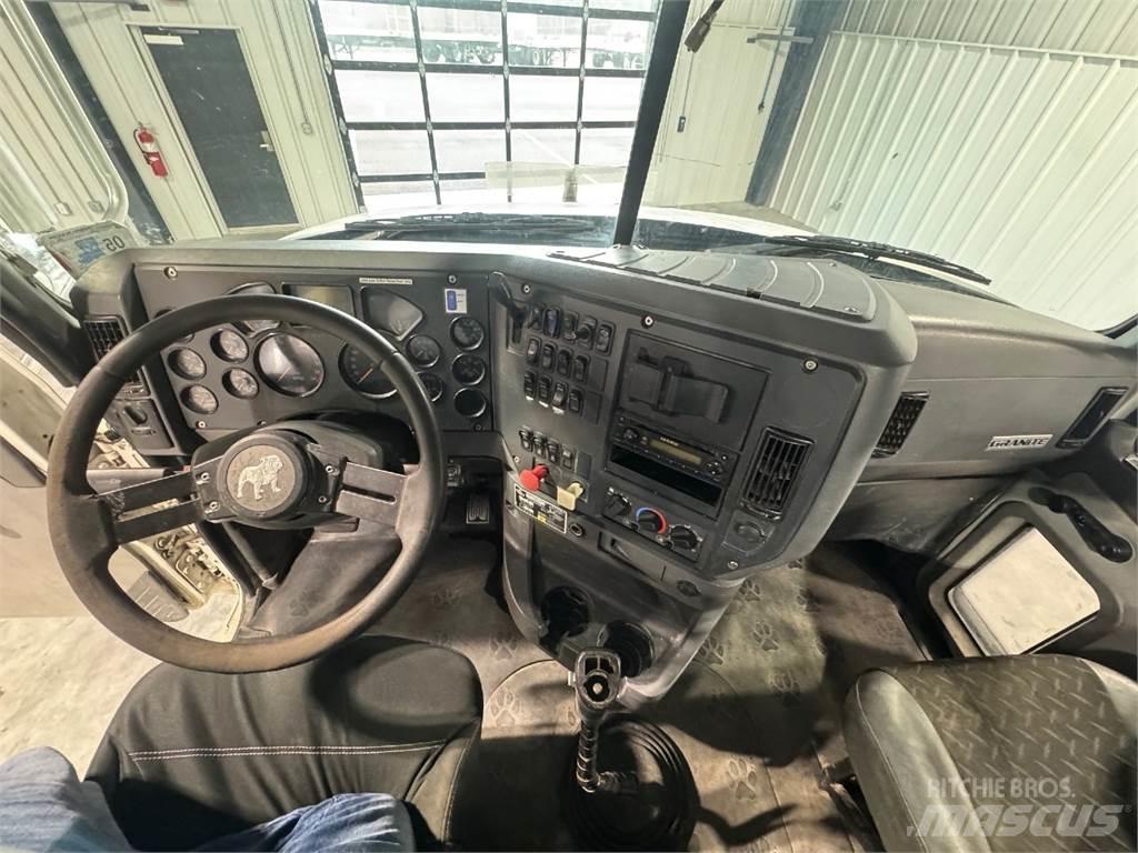 Mack GU713 Nyergesvontatók