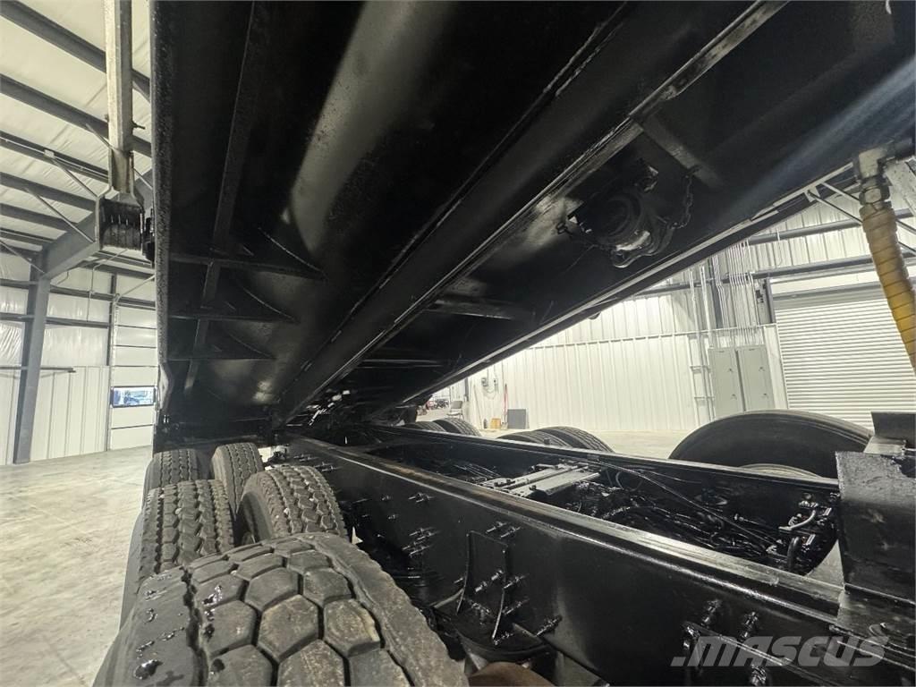 Mack GU713 Billenő teherautók
