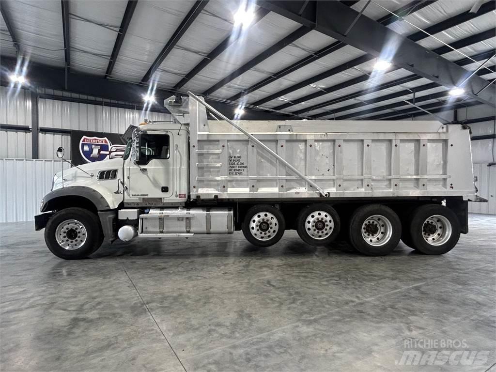 Mack GU713 Billenő teherautók