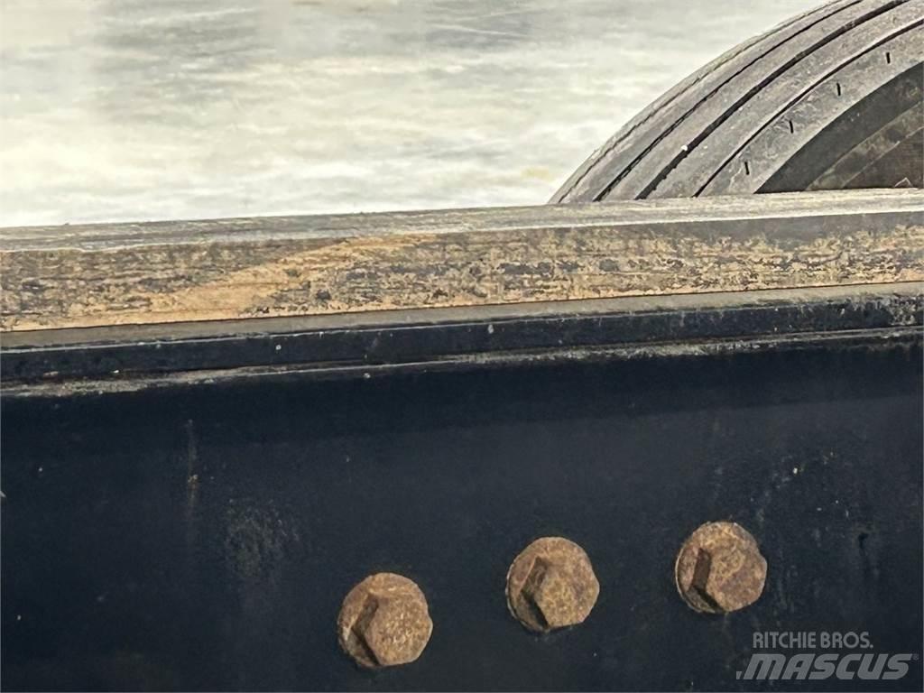 Mack GU713 Billenő teherautók