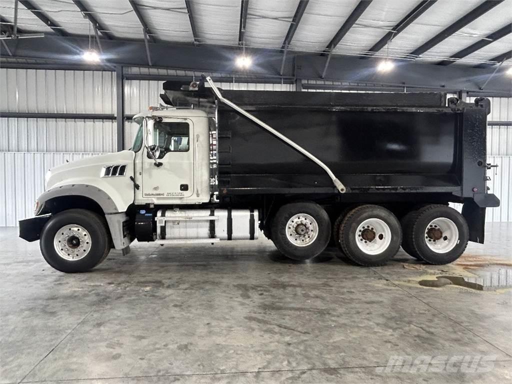 Mack GU713 Billenő teherautók