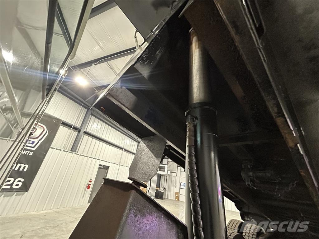 Mack GU713 Billenő teherautók