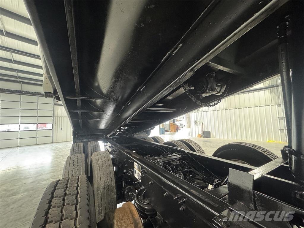 Mack GU713 Billenő teherautók