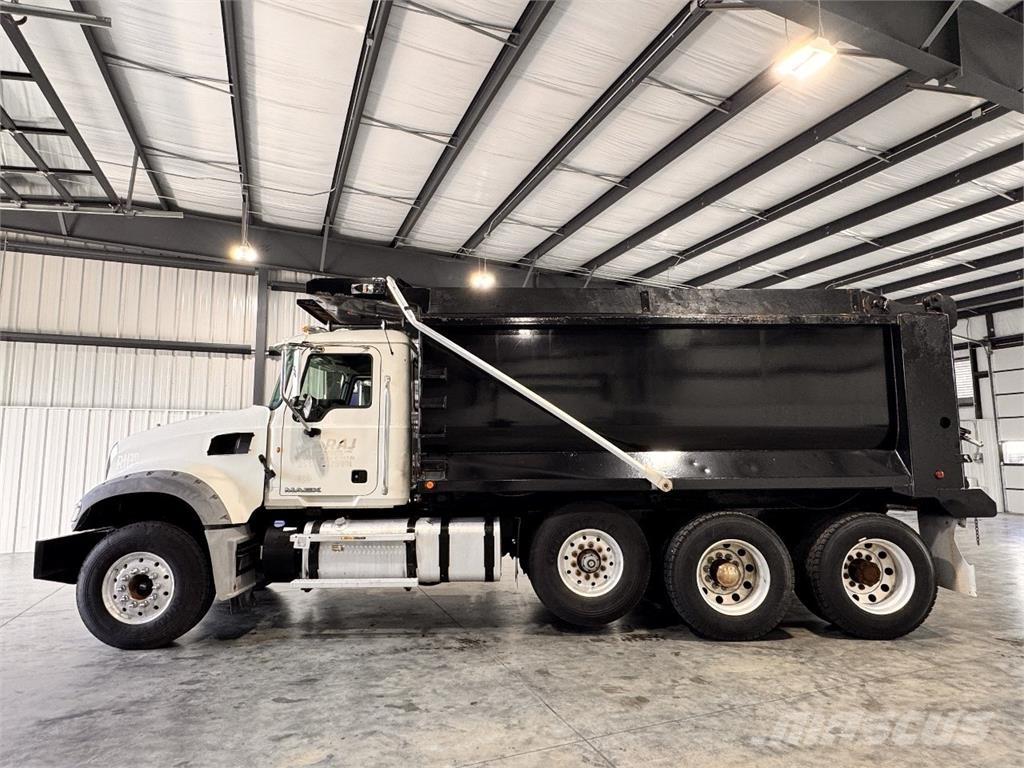 Mack GU713 Billenő teherautók