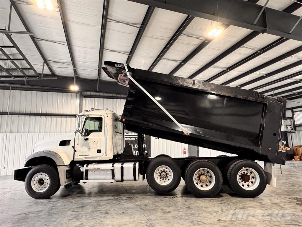 Mack GU713 Billenő teherautók